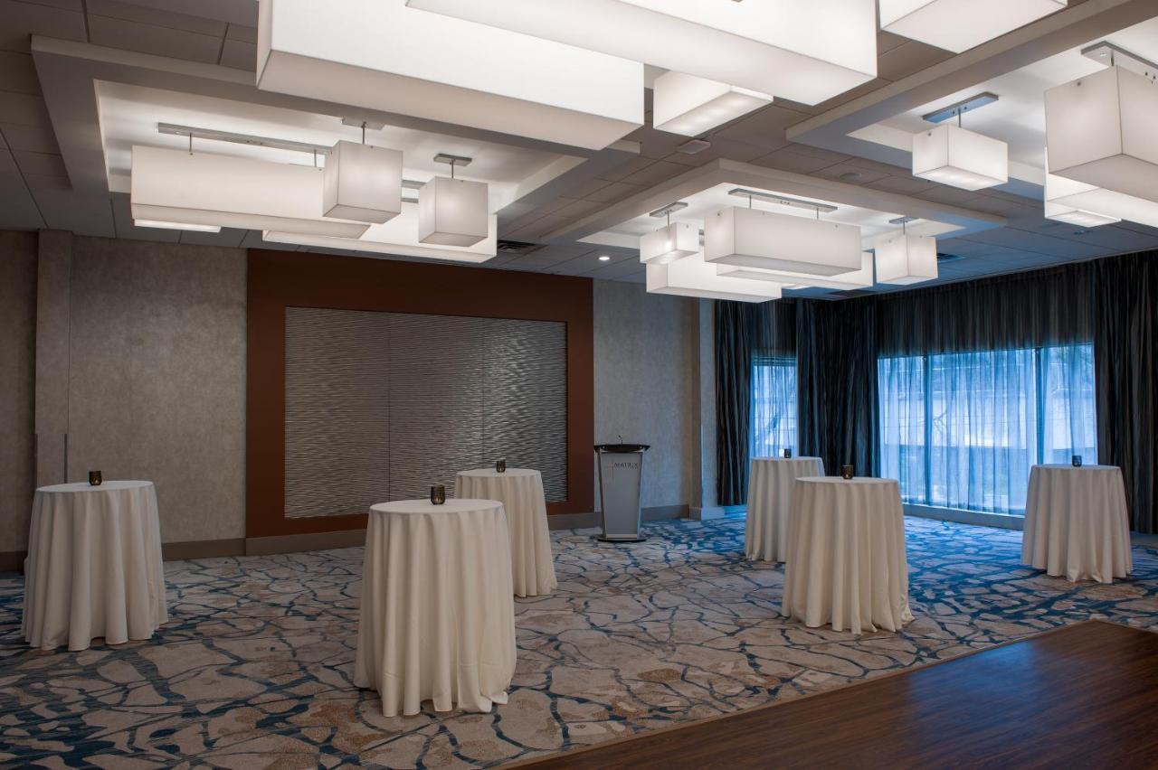 Matrix Hotel Edmonton Ngoại thất bức ảnh