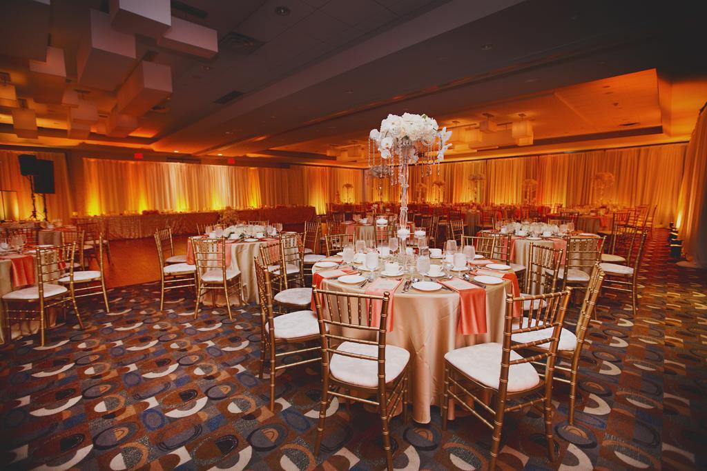 Matrix Hotel Edmonton Ngoại thất bức ảnh
