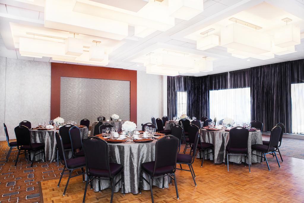 Matrix Hotel Edmonton Ngoại thất bức ảnh
