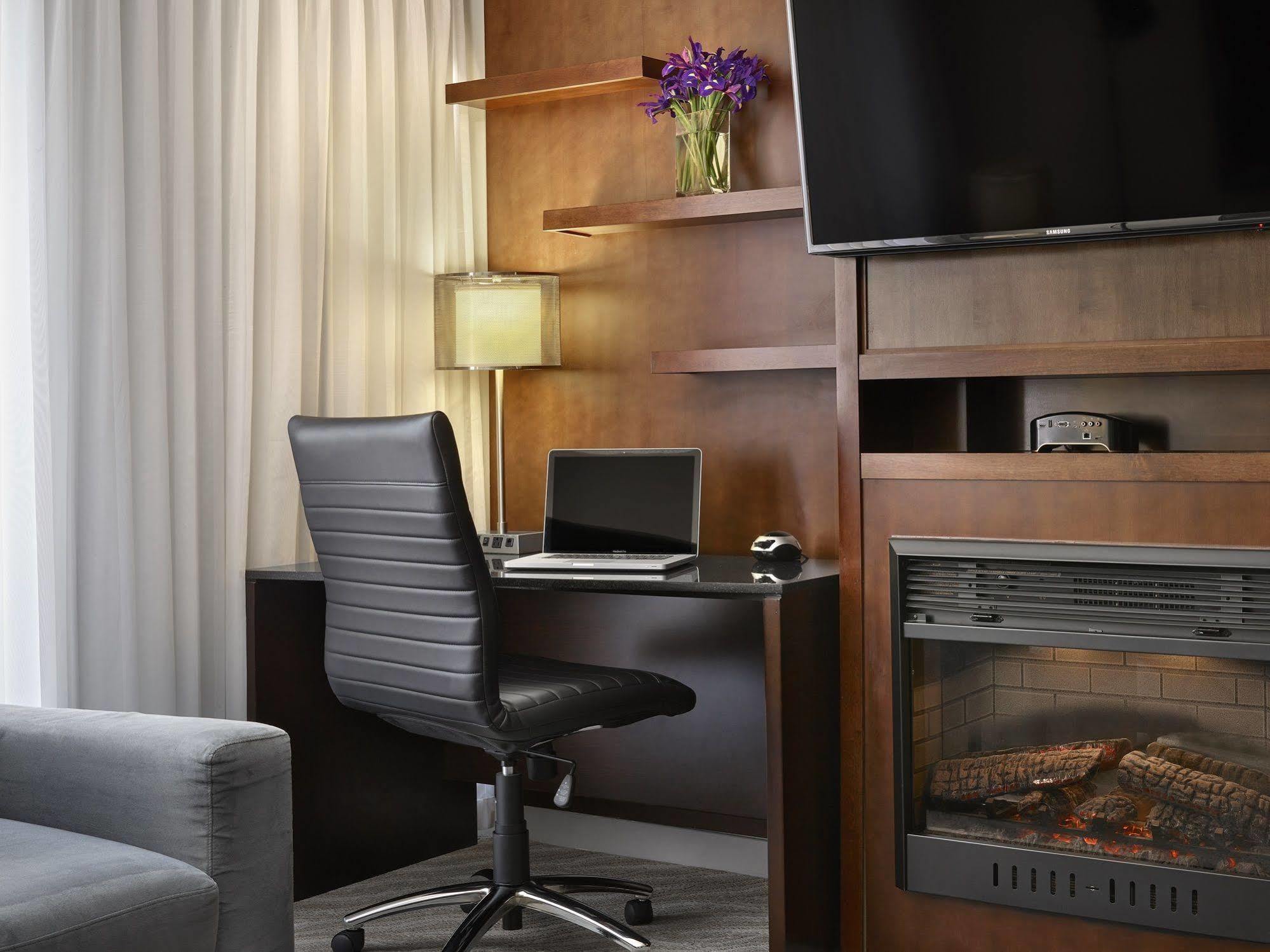 Matrix Hotel Edmonton Ngoại thất bức ảnh