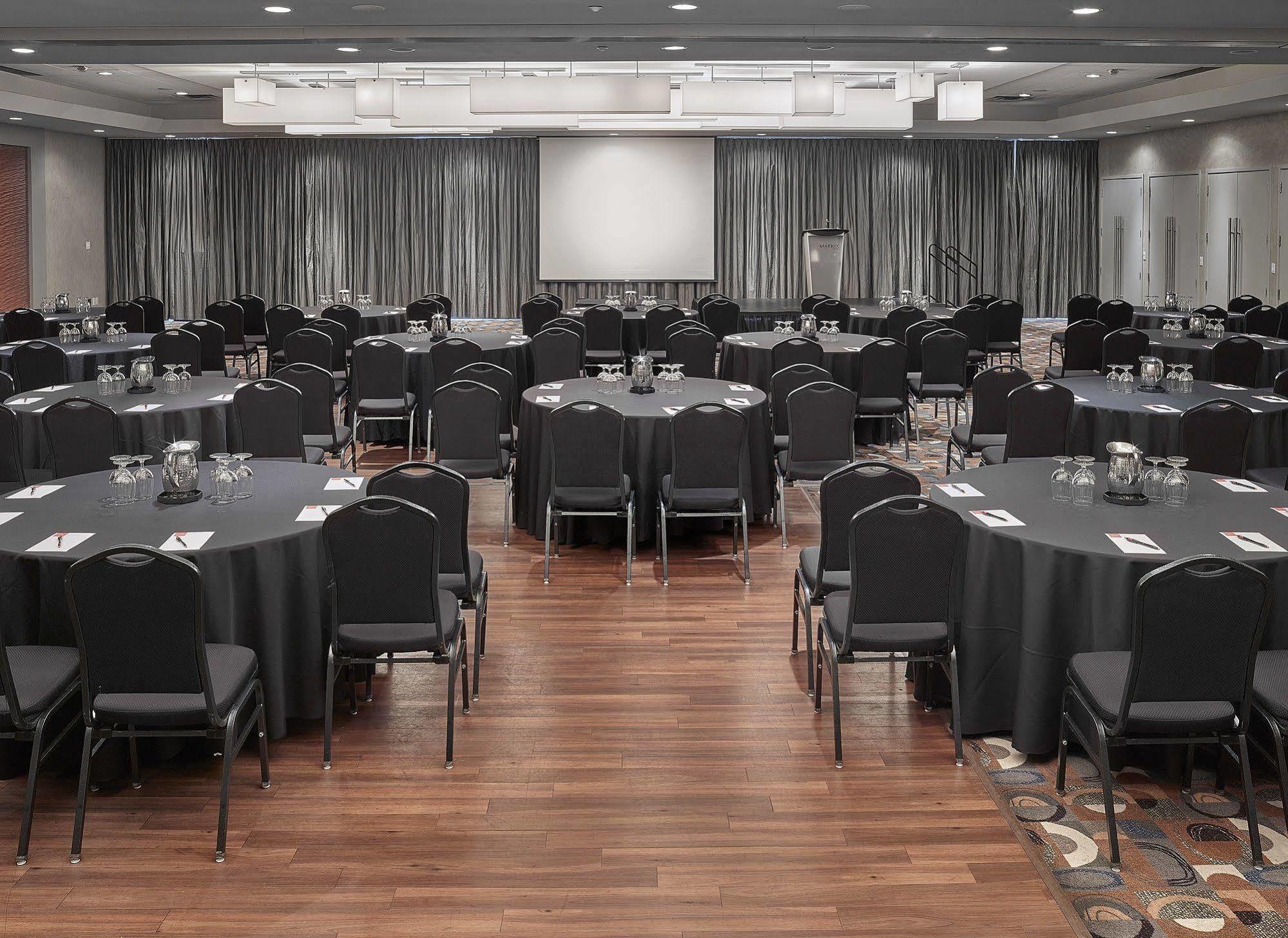 Matrix Hotel Edmonton Ngoại thất bức ảnh