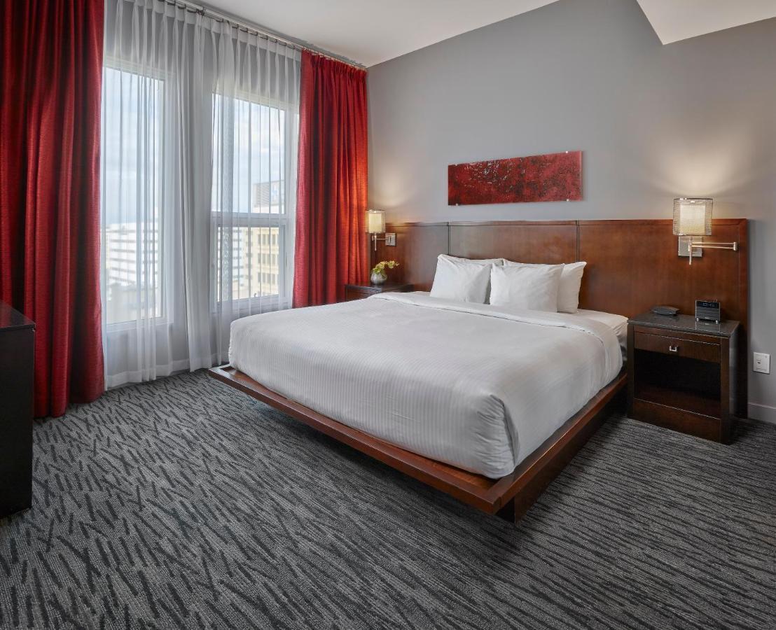 Matrix Hotel Edmonton Ngoại thất bức ảnh